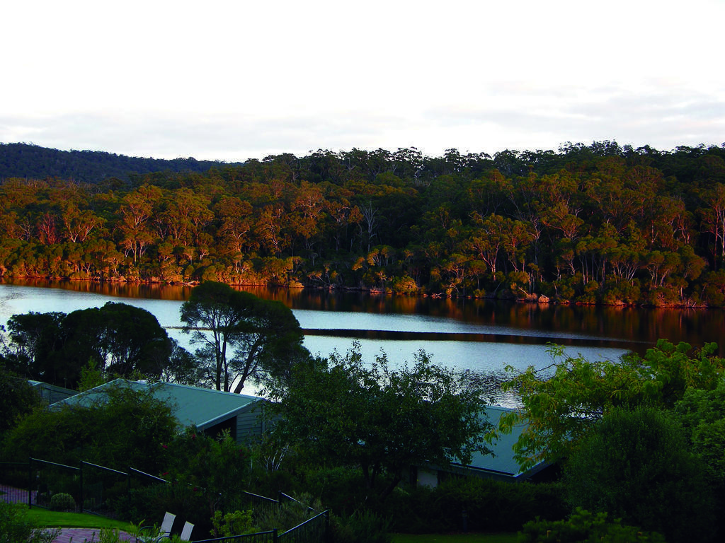 Gipsy Point Lakeside Hotel Exterior photo